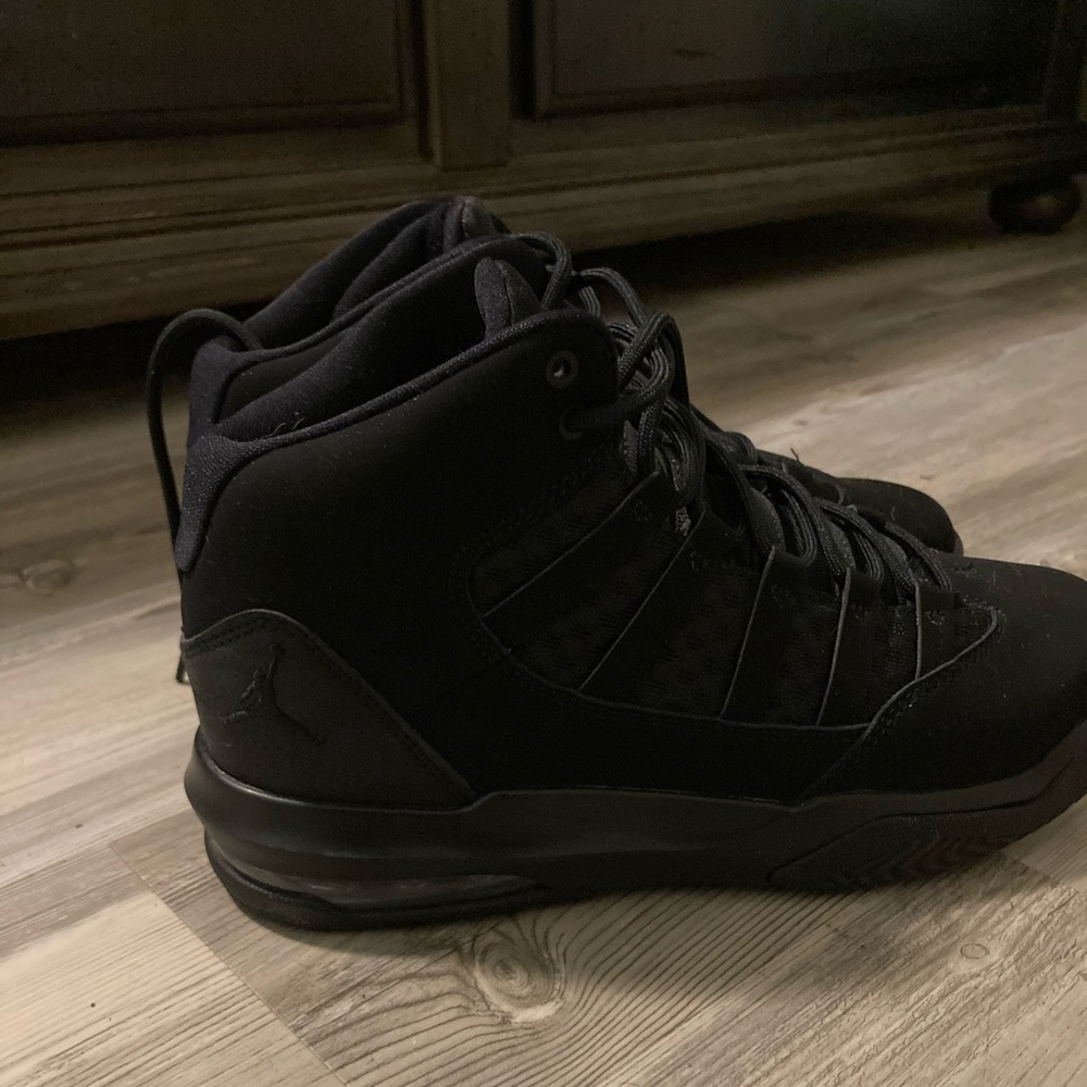 Jordan Max Aura GS 'Triple Black'